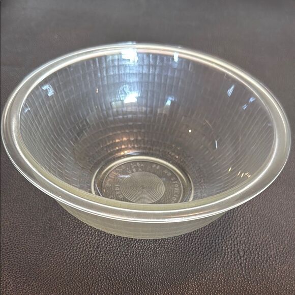 Pyrex Basketweave Pattern 323 Glass Mixing Bowl 1.5liter - Picture 1 of 7